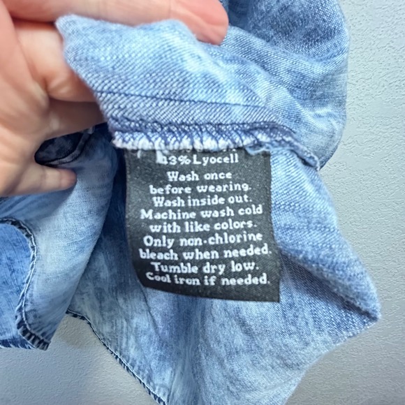 Rock & Republic Womens Acid Wash Denim Sleeveless Button Down Shirt Small Blue - Picture 7 of 8